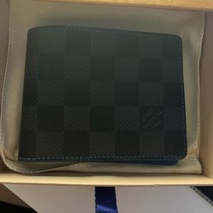 COPY - LV wallet